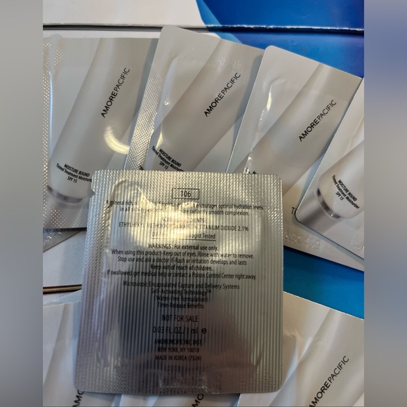 10x Amore Pacific Moisture Bound Tinted Moisturizer SPF 15 Shade 106=10ml New - Picture 2 of 11